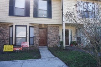 Building Photo - 2 bedroom townhome on Westside