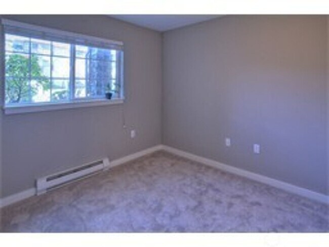 Building Photo - 3Bd/2Bd Issaquah Condo