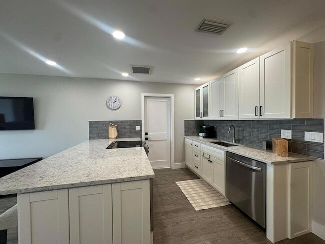 Building Photo - 108 SW 9th St