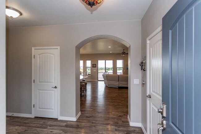 Building Photo - Spacious 4-Bedroom Home in Prestigious For...
