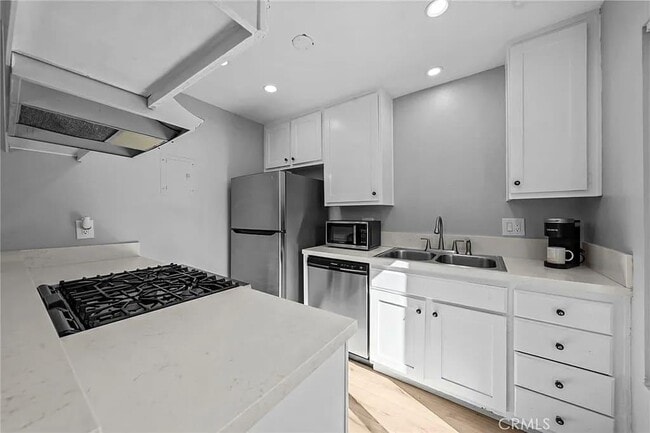 Building Photo - 1340 Cabrillo Park Dr