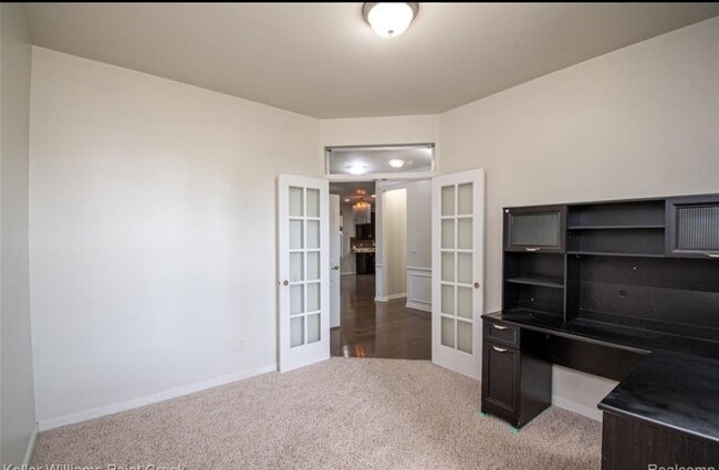 Building Photo - 5995 Branch Dr