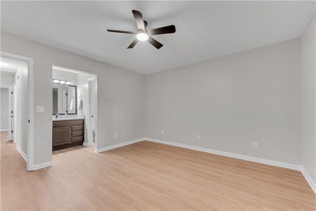 Building Photo - 5097 Village Green Way
