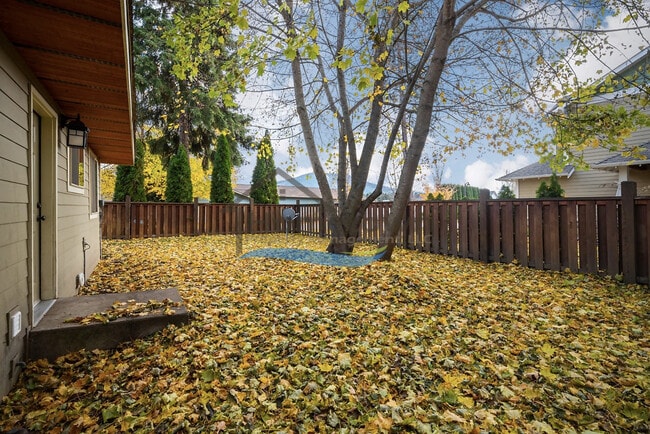 Building Photo - Beautiful 2 bedroom 1 bath Duplex in Hayden!