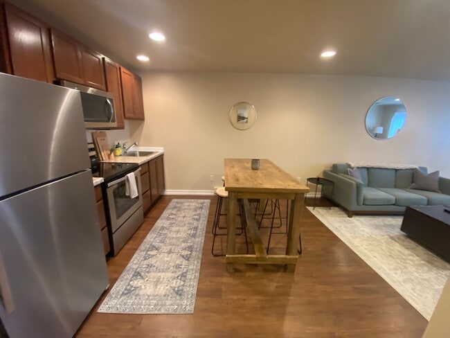 Building Photo - Fully Furnished Cozy Unit in Four Corners!