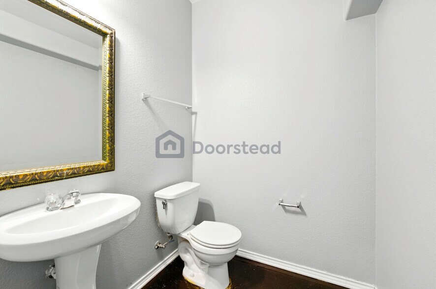 Building Photo - 920 Water Hyacinth Loop