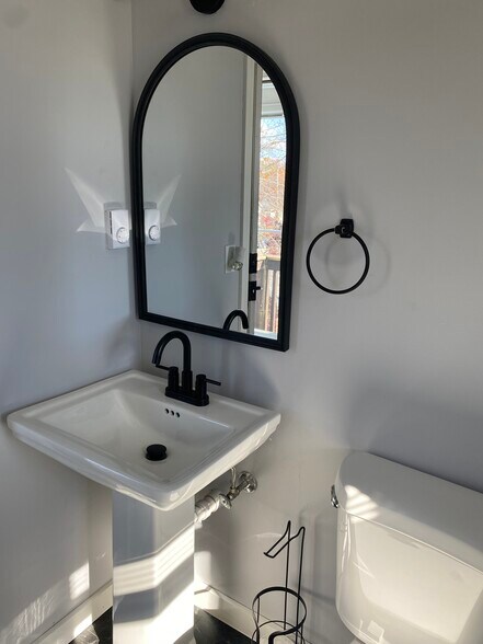 Primary Photo - 60 Ashcraft Rd