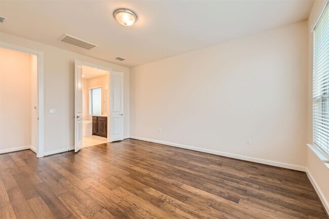 Building Photo - 8313 Spire View