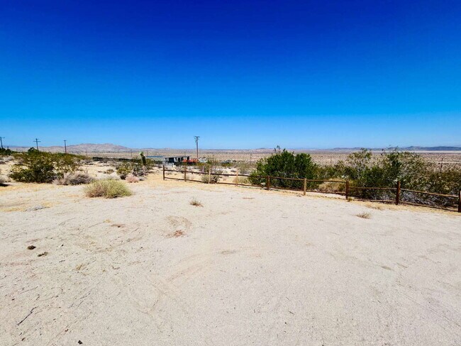 Building Photo - Updated 3 bd, 2 ba on 1.98 Acres with Hot Tub!