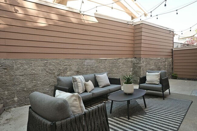 Building Photo - Bright and Spacious, 2BD/2.5BA, Two-Story Condo in Oak Creek in San Ramon- Available NOW!