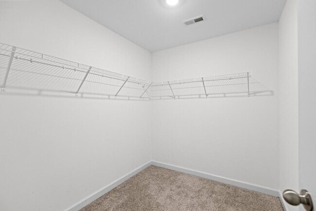 Building Photo - 514 Isaac Br Dr