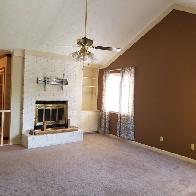 Building Photo - Camelot