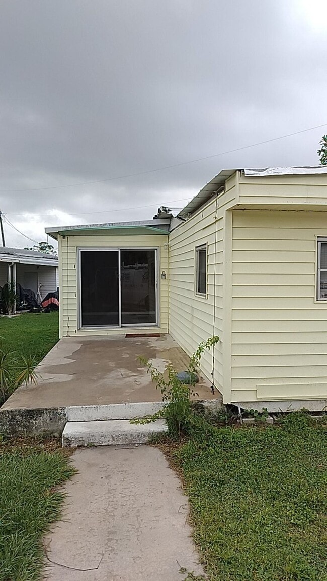 Building Photo - 2127 Twin Brooks Rd