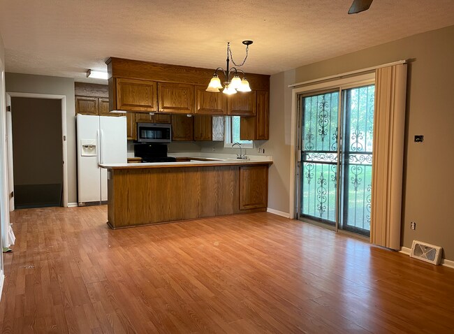 Building Photo - 3 Bedroom | 3 Bath House in Elizabethtown - FOR RENT