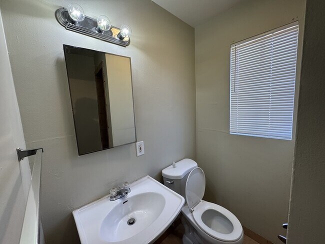 Building Photo - Central Phoenix 3br House