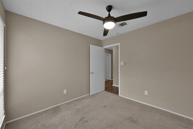 Building Photo - 16858 Gleneagle Dr N
