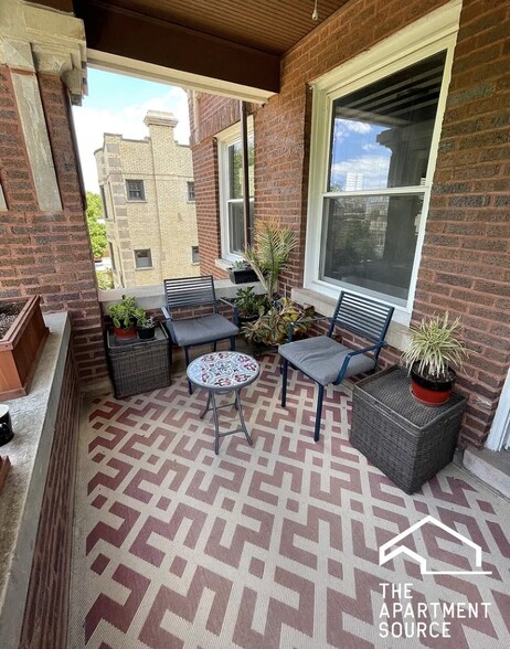 Building Photo - 1437 W Carmen Ave