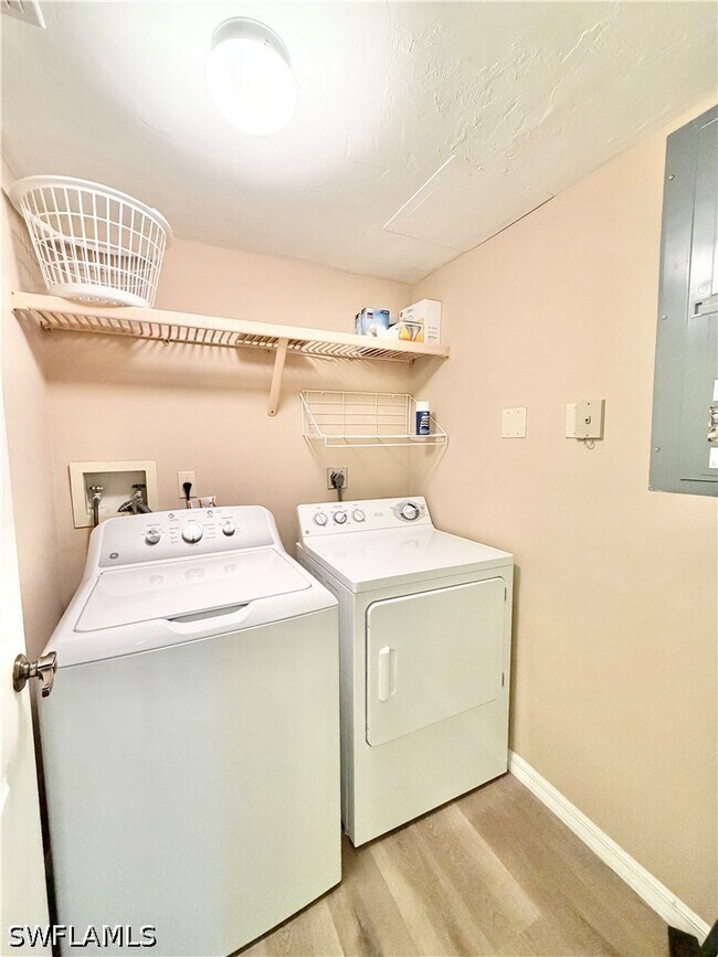 Building Photo - 509 Roma Ct