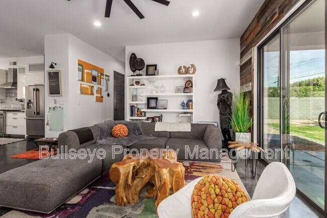 Building Photo - 4413 E Montecito Ave