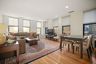 Building Photo - 75 Clarendon St