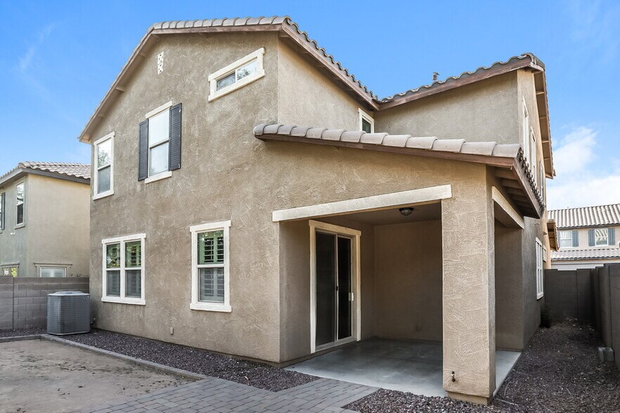 Building Photo - 5637 E Alder Ave