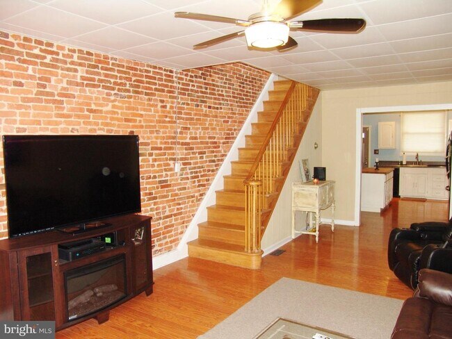Building Photo - 3720 Foster Ave