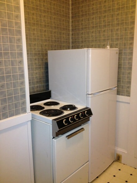 Electric Stove/Oven - 8 Orchard St