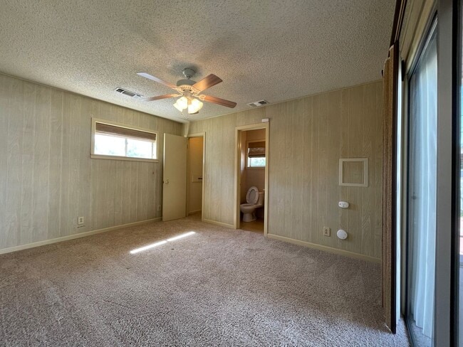 Building Photo - Cozy 3-Bed, 2-Bath Retreat in Serene Neigh...