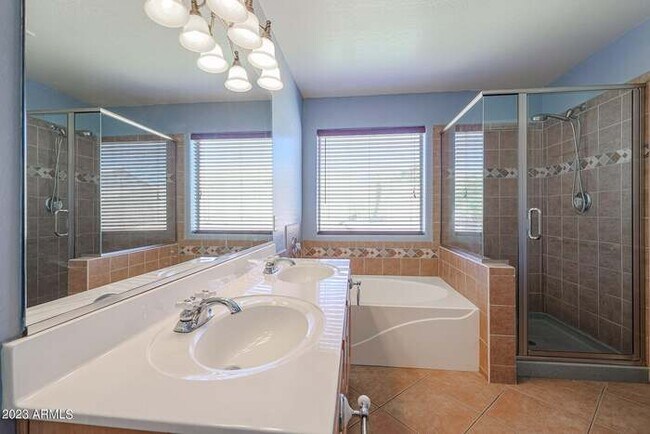Building Photo - GREAT 3 bed, 2 bath home