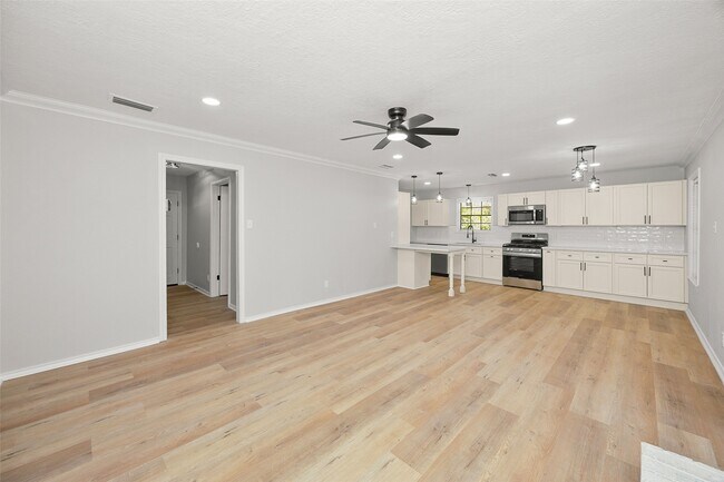 Building Photo - 1803 S Park St