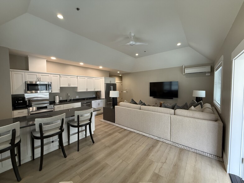 Dining/Kitchen/Living Rm - 16600 Boones Ferry Rd