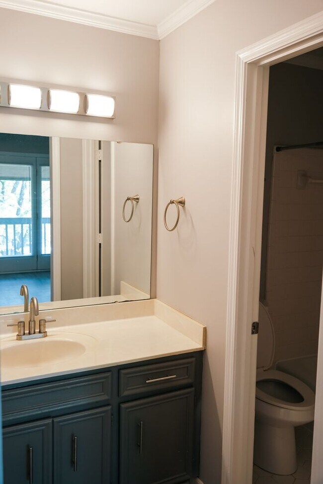 Building Photo - 2BR/2.5BA Condo w/ Community Pool in Simsponville!