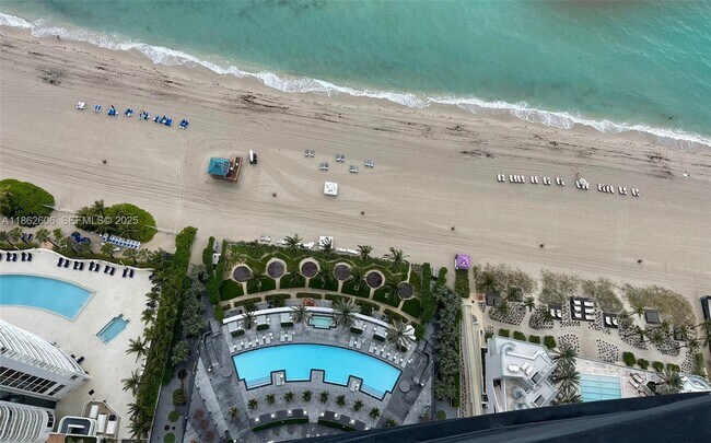 Building Photo - 18555 Collins Ave