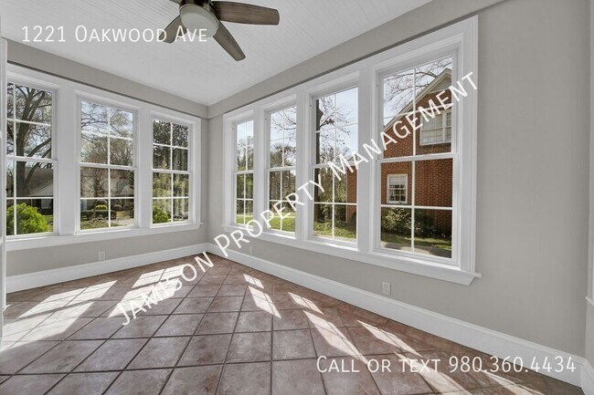 Building Photo - 1221 Oakwood Ave