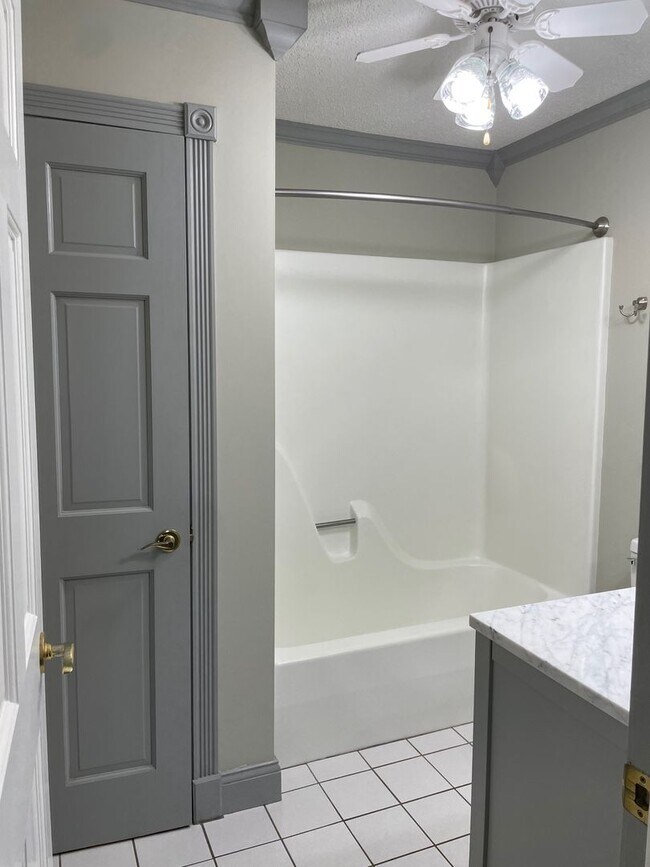 Building Photo - BEAUTIFUL 3 BED, 2 BATH BRICK HOME LOCATED...
