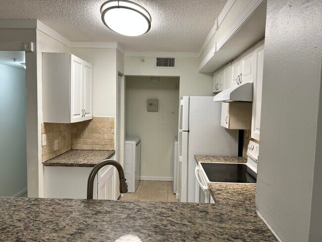Building Photo - 7872 Sonoma Springs Cir