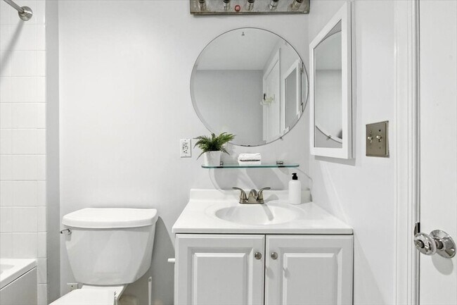 Building Photo - 197 8th St