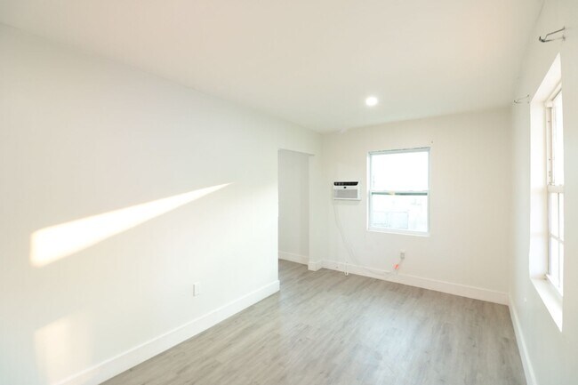 Building Photo - 1768 NW 112th Terrace