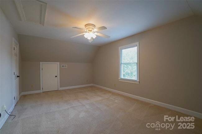 Building Photo - 6932 Foxglove Dr