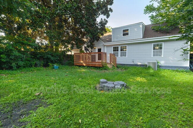 Building Photo - 1065 Lindenwood Ave