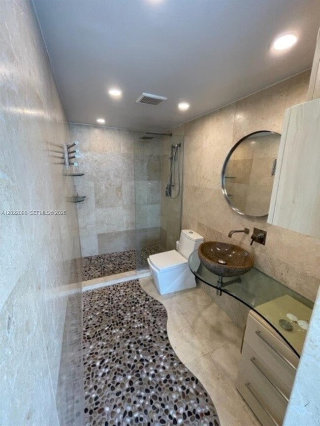 Building Photo - 5313 Collins Ave