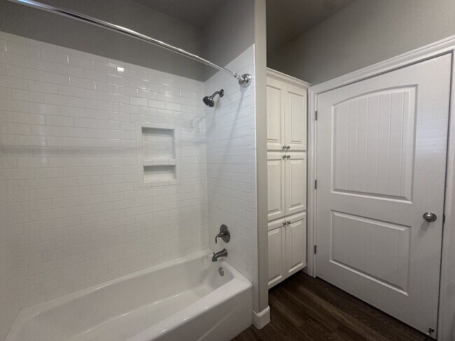 Building Photo - 3/2/2 Home in Kelsey Park – Former Parade of Homes Showcase!