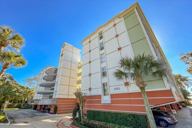 Primary Photo - Executive Lakefront Living – 3 Bed, 2.5 Ba...