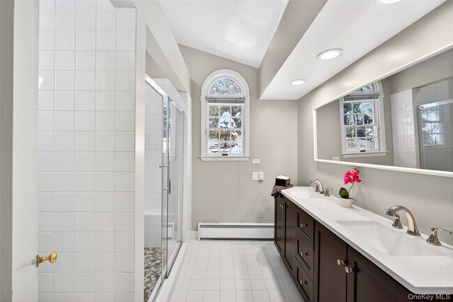 Building Photo - 6 Raven Way