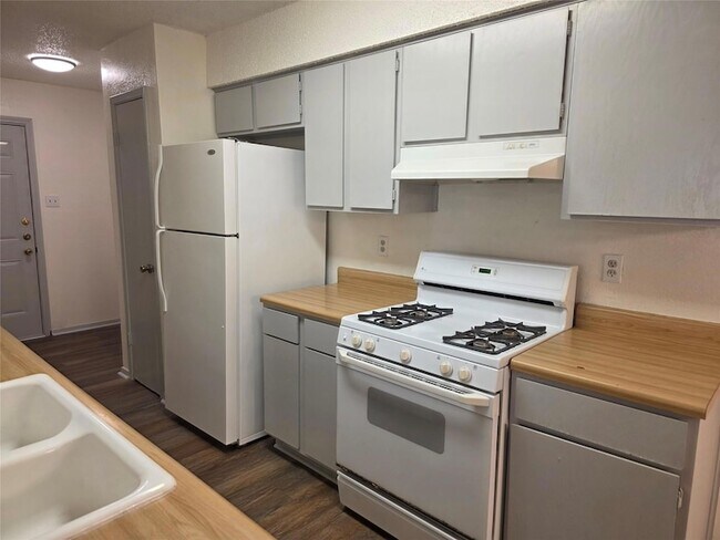 Building Photo - 1735 Horseshoe Cir