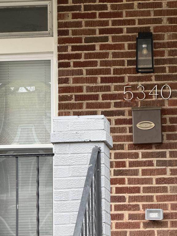 Building Photo - 5340 Maple Ave