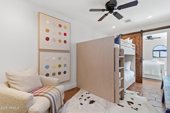 Building Photo - 5828 E Cactus Wren Rd