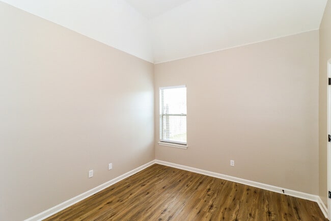 Building Photo - 240 Birch Springs Cove