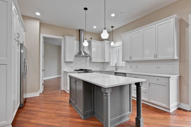 Building Photo - 7229 Roxbury Ct