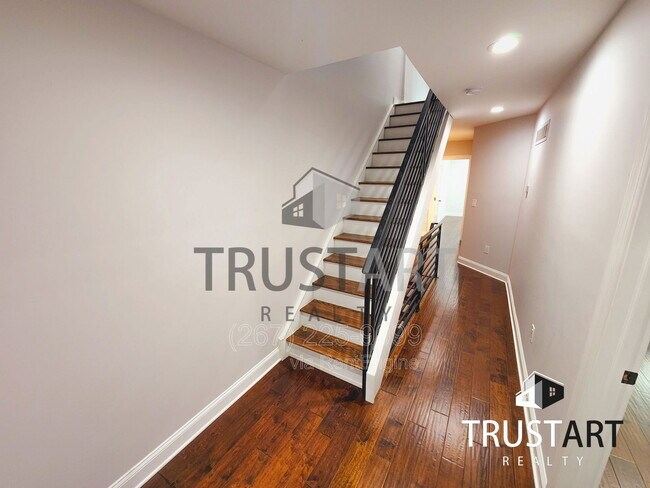 Building Photo - 2225 N Hancock St